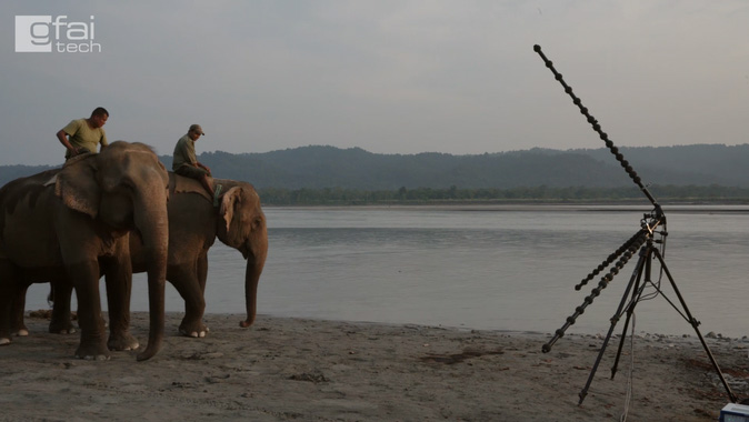 Abbildung 1: Akustische Messung von Elefanten in Nepal