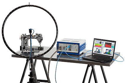 Systemaufbau für die akustische Messung an einer Nähmaschine acoustic-camera-quality-control