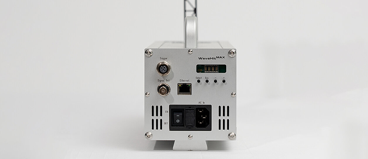 Impact hammer WaveHitMAX, rear view with connections