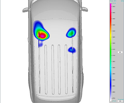 Abb. 1: Lokalisierung eines akustischen Hotspots auf dem Dach des Fahrzeugs acoustic-camera-interior-measurement-vw-tiguan-sunroof-01