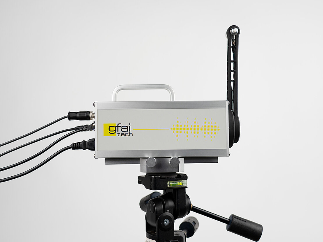 Impact hammer WaveHitMAX, mounted on a tripod