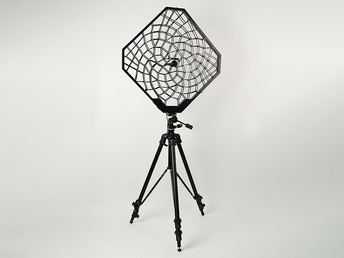 Fibonacci microphone array with tripod