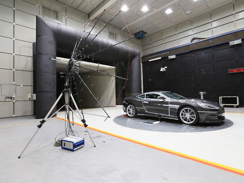 Wind tunnel measurement with a customized microphone array