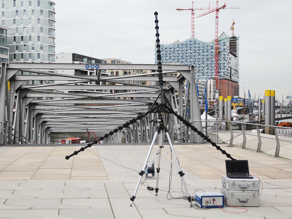Acoustic Camera Star AC Pro localizes sound sources on a bridge
