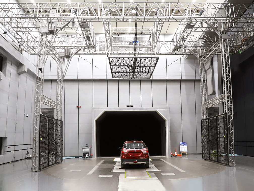 Set up of a customized wind tunnel for automotive testing