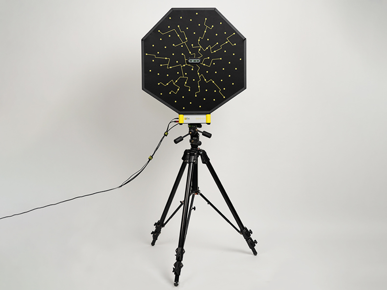 Soundkamera Octagon kann auf ein Stativ montiert werden